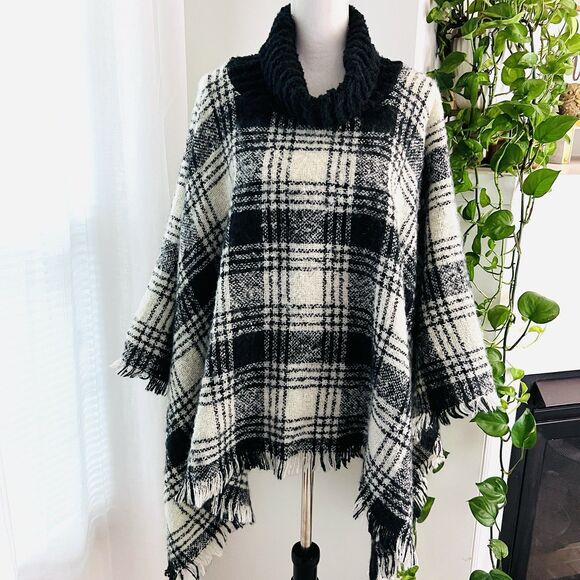 New WONDERLY Soft Black & White Buffalo Print Fringed Cowl Neck Poncho - OS - Picture 1 of 8
